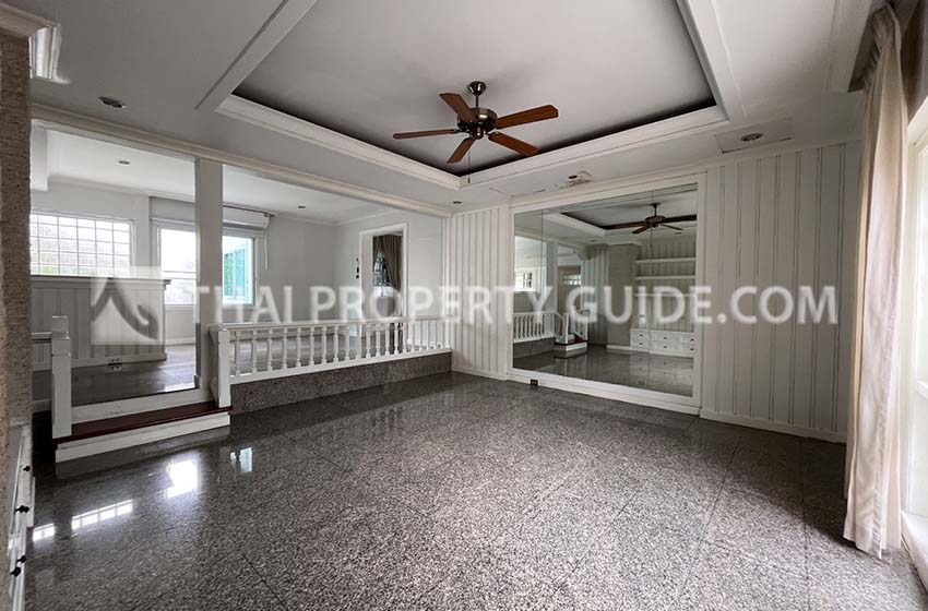 House with Shared Pool in Srinakarin 